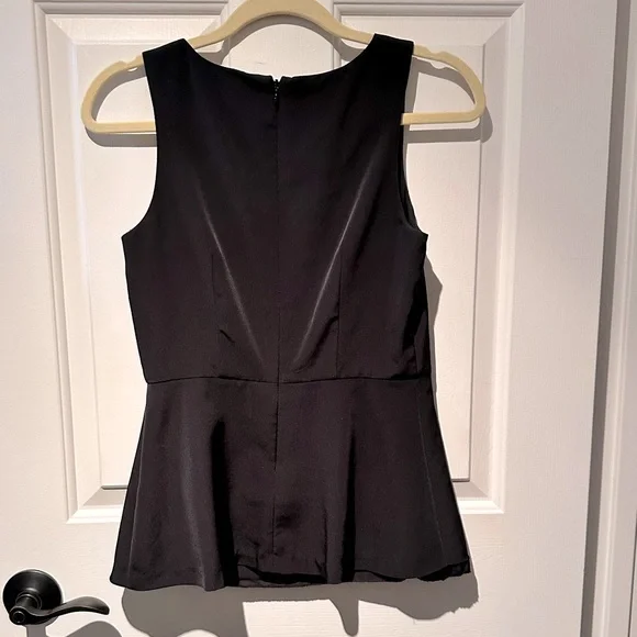 🍁Sale! Classic Black Banana Republic Peplum Top. Size 2 - Picture 4 of 6